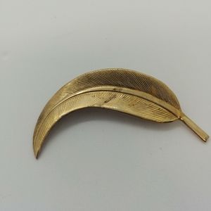 Minimalist Leaf Pin
